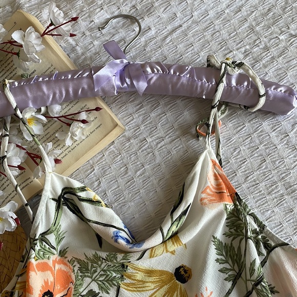 🌸 Floral cami tank top - super cute spaghetti strap🌸 - Picture 2 of 7